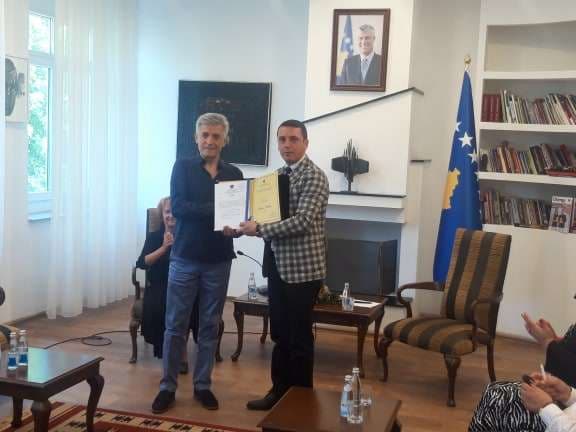 Agim Çavdarbasha nderohet me çmimin për veprimtari jetësore "Muslim Mulliqi"