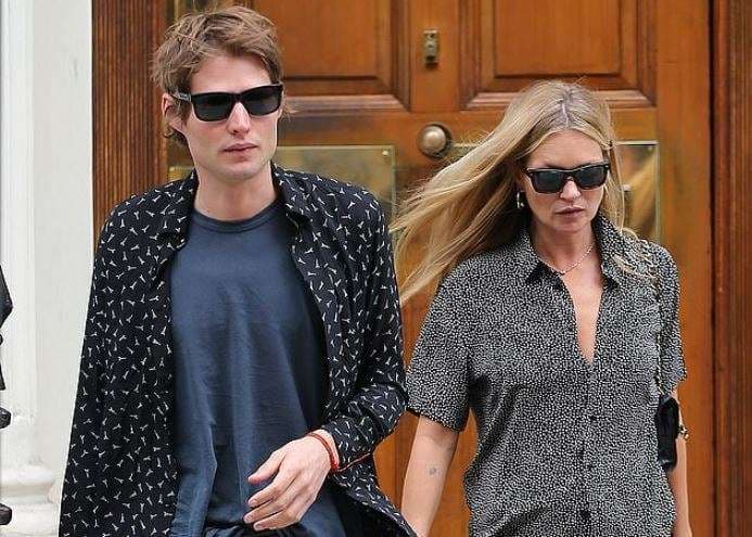 Kate Moss në Paris me të dashurin 13 vjet më të ri