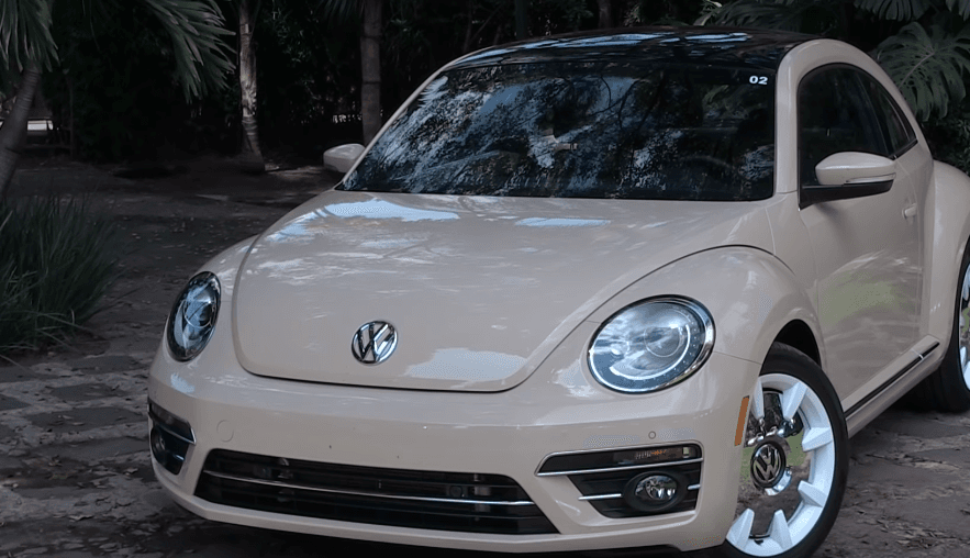 Wolkswagen Beetle jashtë tregut pas afër 70 vjetësh (VIDEO)