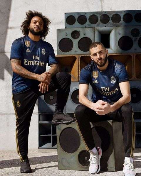 Real Madrid prezanton fanellën e re në një këngë (VIDEO)
