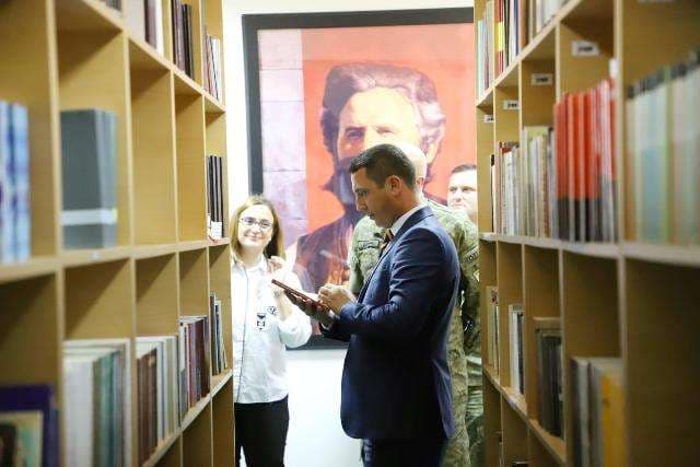 Ministria e Kulturës pasuron me 135 libra bibliotekën e Ushtrisë së Kosovës