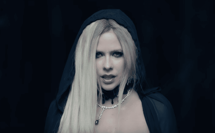 Avril Lavigne publikon klipin e ri (VIDEO)