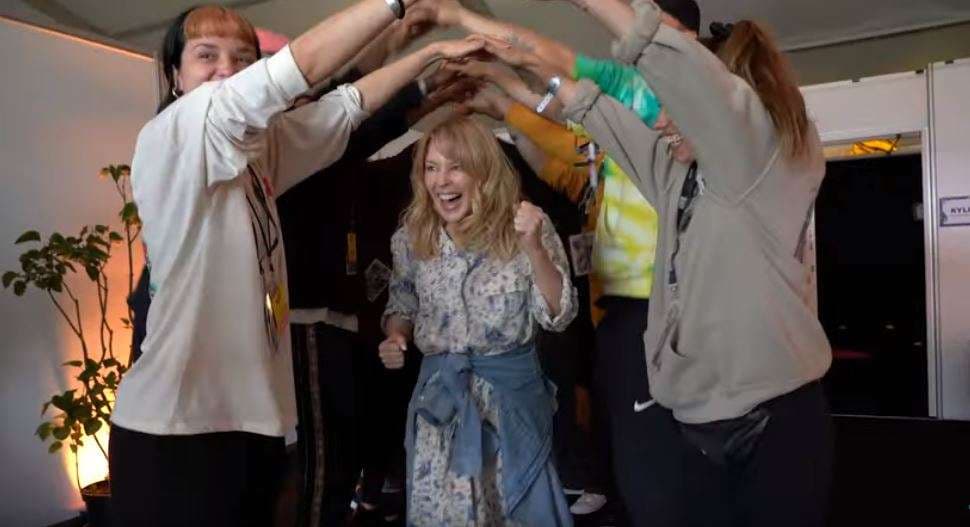 Kylie Minogue është ngritur sërish në maje (VIDEO)