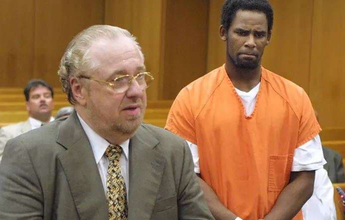 R Kelly pagoi viktimat e abuzimit seksual për të gënjyer hetuesit