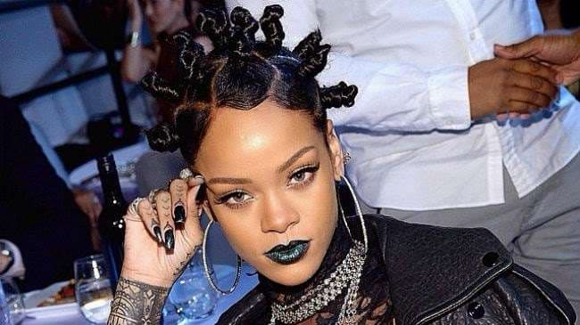 Rihanna njofton se do të merr pjesë në festivalin shumëngjyrësh në vendlindjen e saj