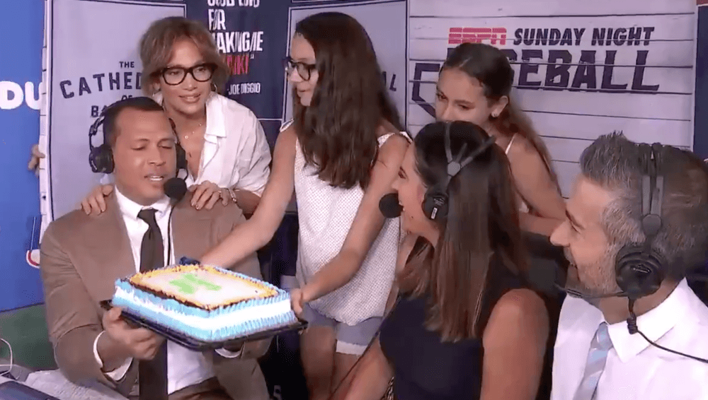 J Lo befason Alex Rodriguez me një tortë edhe një ditë pas ditëlindjes