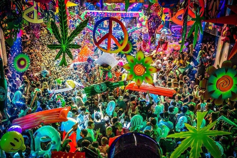 Të festosh ndryshe - ndeja e mahnitshme plot ngjyra Elrow (FOTO)