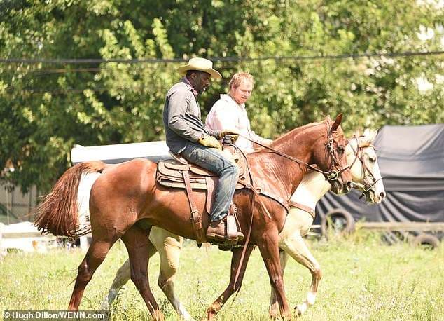 Idris Elba bëhet gati për rolin e ri në filmin  “Ghetto Cowboy”