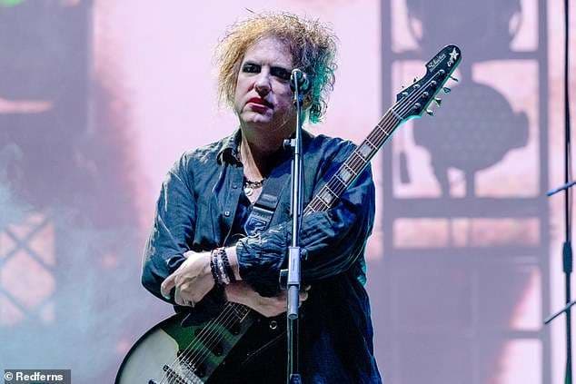Robert Smith dhuron kitarën e tij si donacion për bamirësi