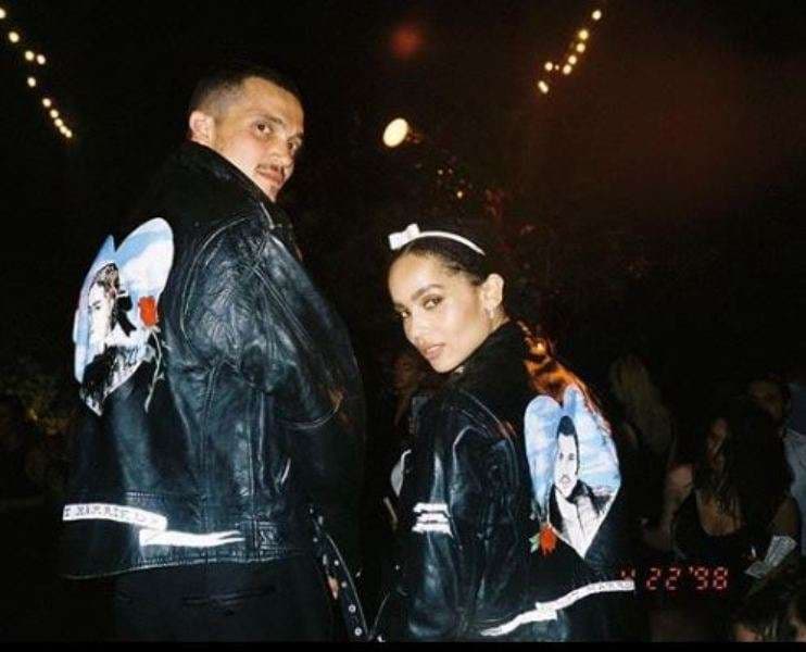 Zoë Kravitz dhe bashkëshorti bëjnë xhaketa me portretet e njëri-tjetrit