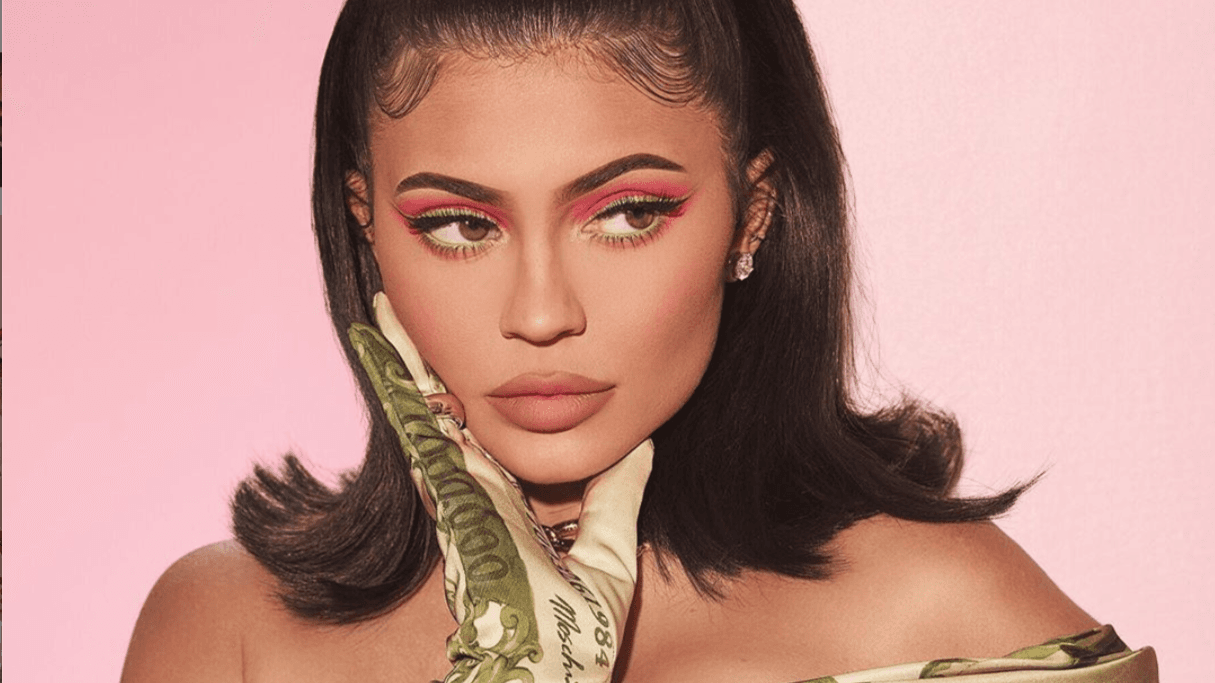Kylie Jennerit i servohet ushqimi në makinë