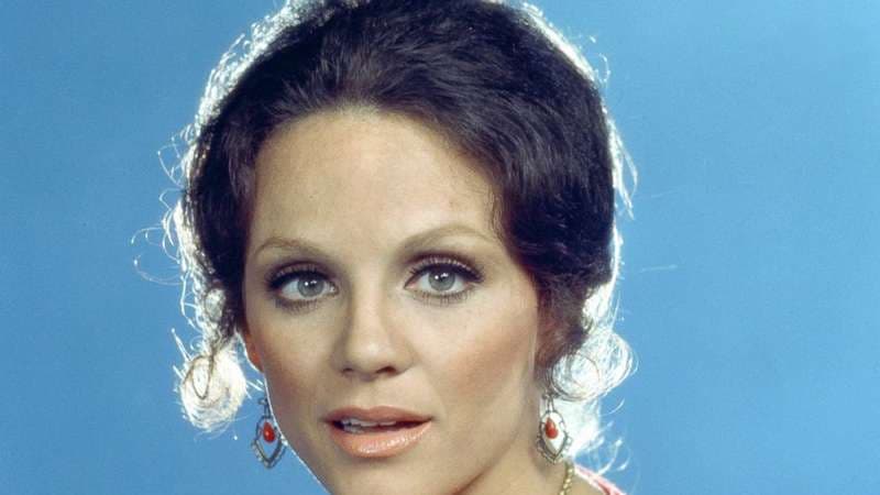 Bella Hadid kujton gjyshen Valerie Harper