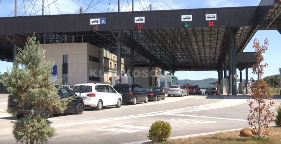 Kosovari arrestohet në kufi, i gjetën mbesën në bagazh (VIDEO)