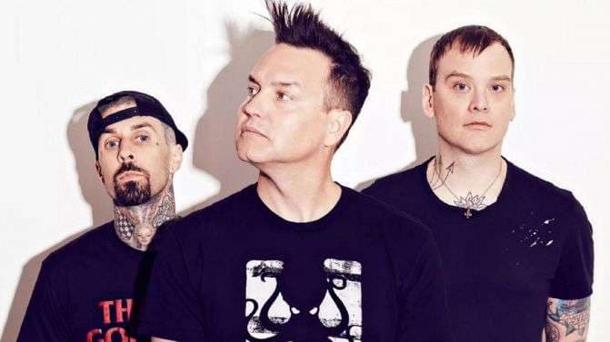Djemtë e Blink-182 u bllokuan në hotel pas sulmit në Teksas