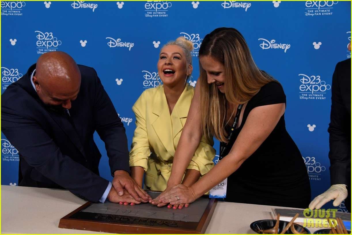 Aguilera nderohet nga Disney (FOTO+VIDEO)