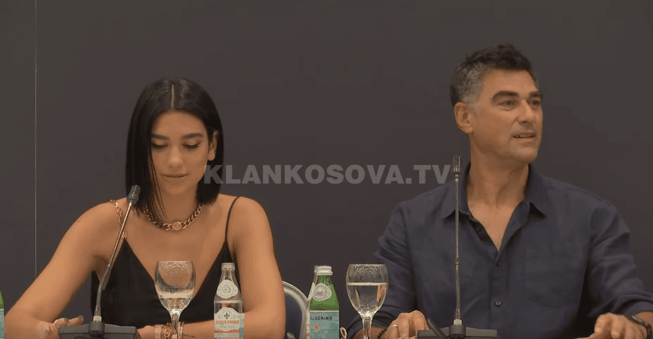 Dua e bën Prishtinën me akademi (VIDEO)