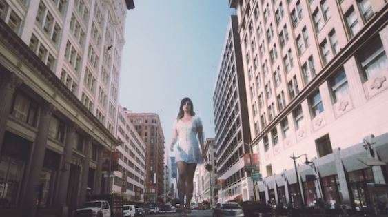Lana Del Rey është gjigante në videoklipin e ri (VIDEO)