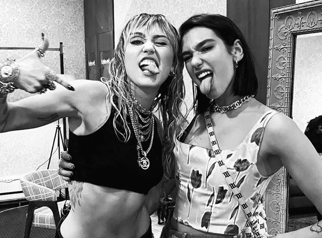 Miley Cyrus krenare me Dua Lipën: Të dua!