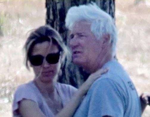 Richard Gere po pushon në Itali me bashkëshorten (FOTO)