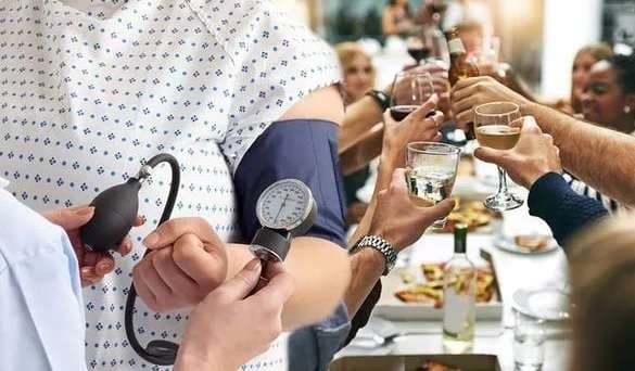 G’zuar për sh’net! – Kjo pije alkoolike ndihmon në rënien e shtypjes së gjakut