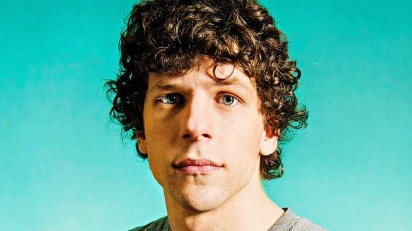 Jesse Eisenberg flet për ankthin