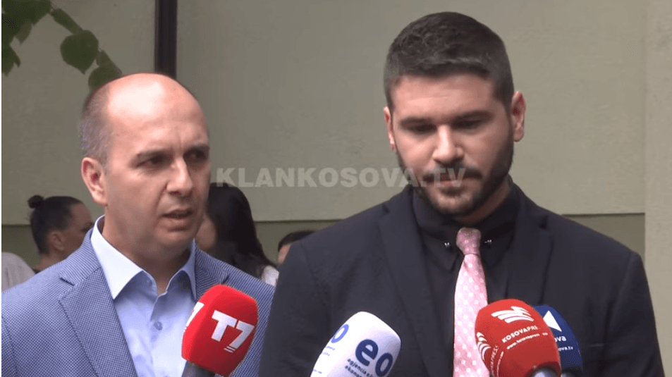 Aktori i mirënjohur turk Tolga Sayisman viziton Kosovën (VIDEO)