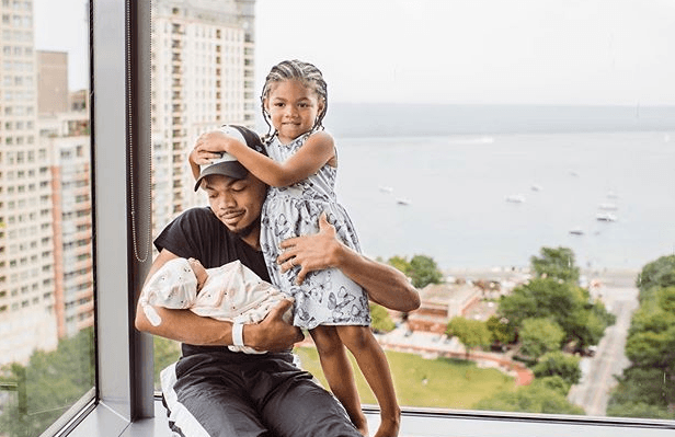 Chance the Rapper shtyn turneun për të qëndruar me familjen