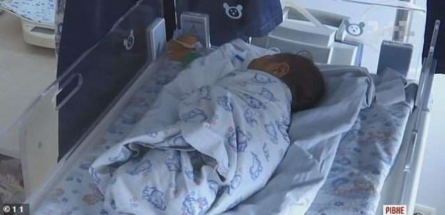 12 vjeçarja lind djalë në Ukrainë