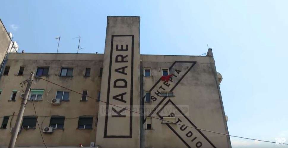 Si e ndërtoi Kadare oxhakun e fshehur në shtëpinë e tij?