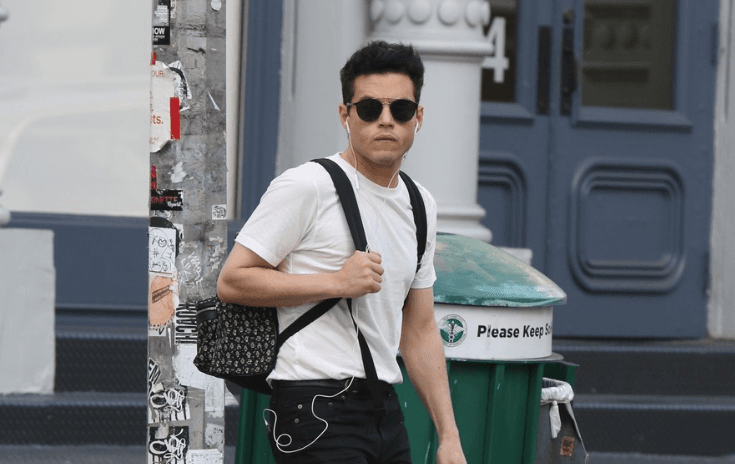 Rami Malek i vetëm rrugëve të New York-ut (FOTO)