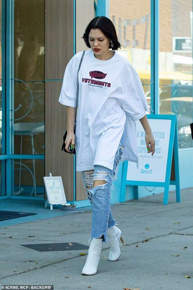Shikoni paraqitjen e Jessie J në rrugët e Los Angeles