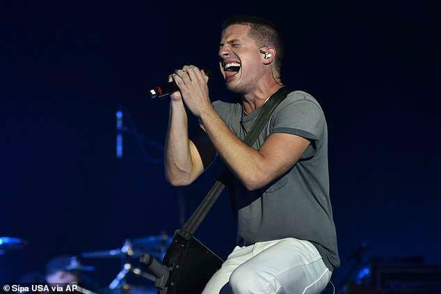 Charlie Puth thotë se ka qenë dy herë duke vdekur gjatë turit të koncerteve
