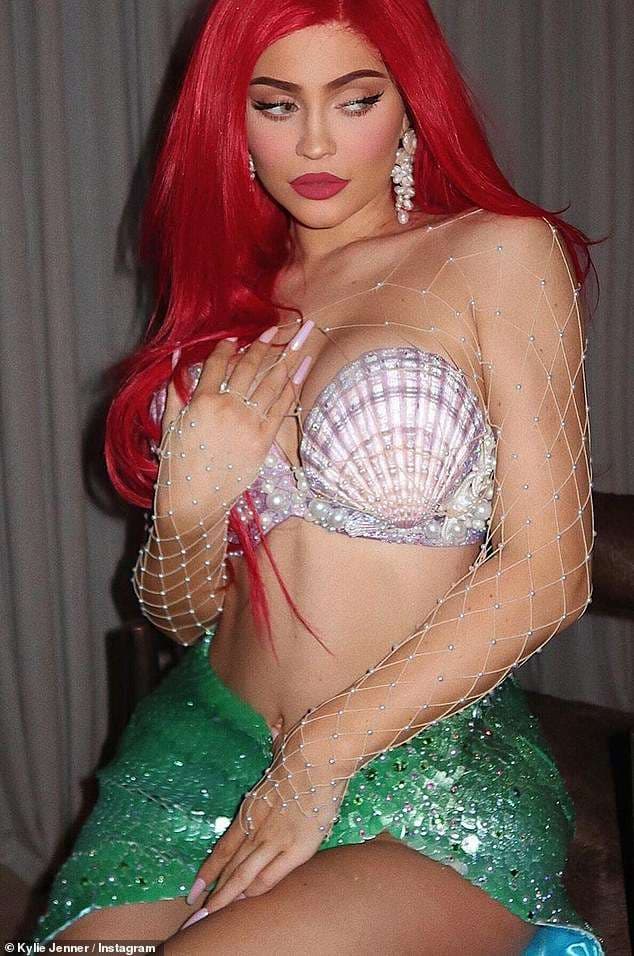 Halloween: Kylie Jenner shndërrohet në sirenë (FOTO)