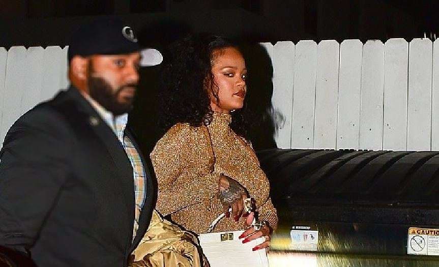Rihanna shkëlqeu në ditëlindjen e Drake