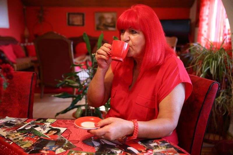 Boshnjakja që vishet me të kuqe për 40 vjet (FOTO+VIDEO)