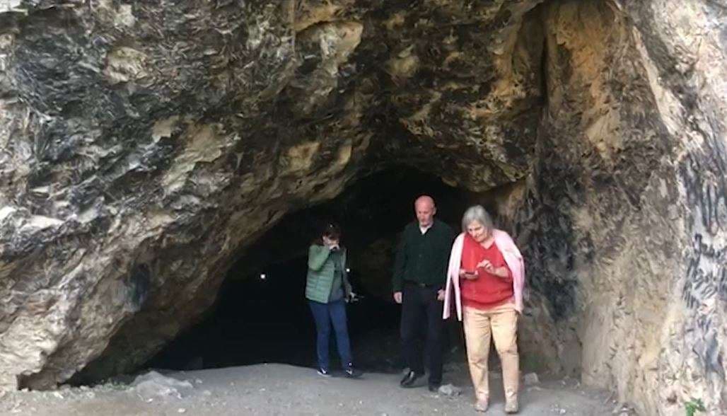 Shpella e Trenit në Devoll nuk është harruar nga turistët