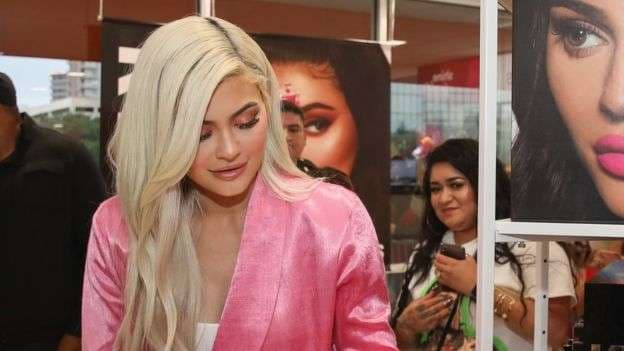 Kylie Jenner shet kompaninë e saj të kozmetikës për 600 milionë dollarë