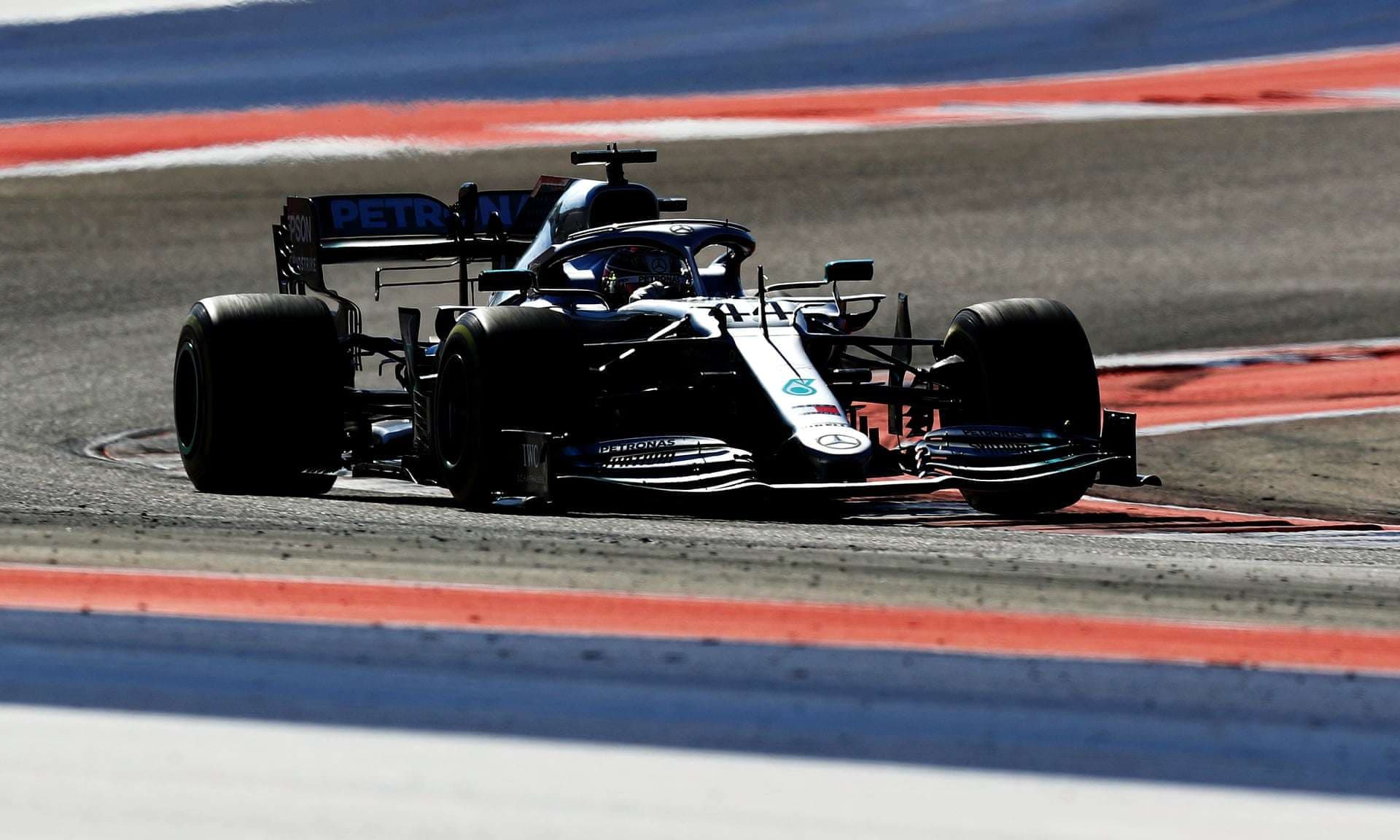 Lewis Hamilton – kampion i botës në F1 për herë të gjashtë