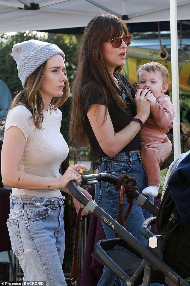 Shikoni Dakota Johnson, shfaqet mahnitëse pas pauzës së xhirimeve