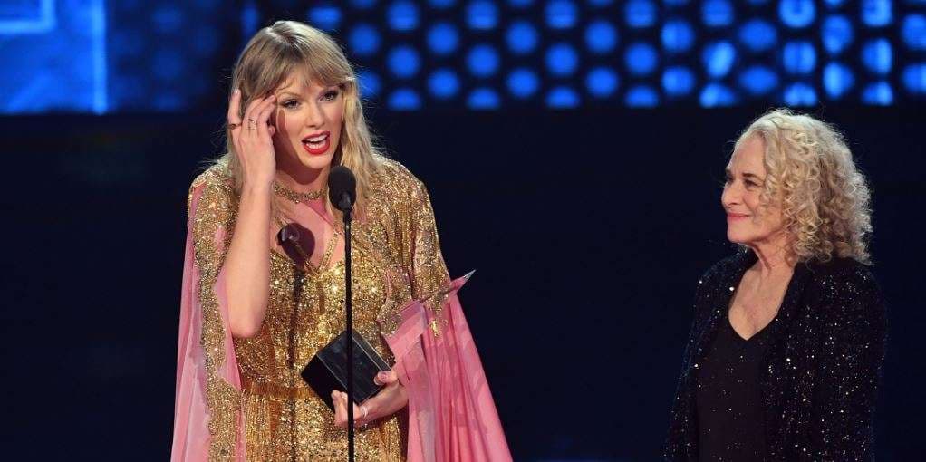 Për të pestën herë Taylor Swift zgjedhet artistja e vitit në AMA