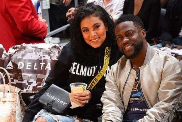 Kevin Hart shihet në ndeshje basketbolli pas aksidentit të rëndë
