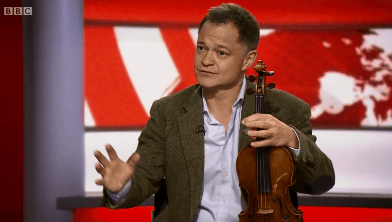 Muzikantit i rikthehet violina e humbur që ka vlerën 250 mijë funte (VIDEO)