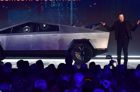 150,000 porosi për kamionin e ri Tesla përkundër gafës gjatë prezantimit (VIDEO)