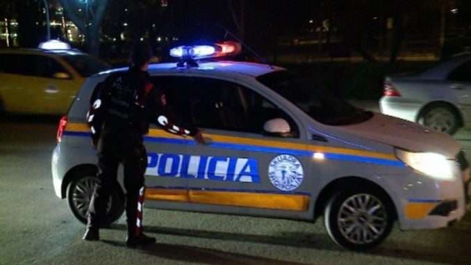 Përplasen dy vetura në Fier, lëndohen disa persona