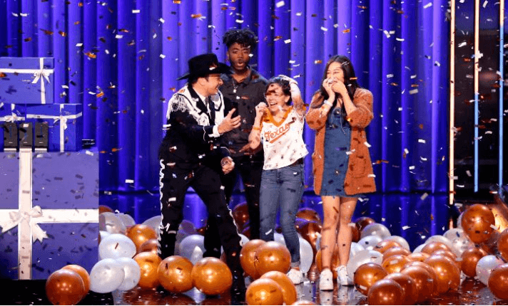 Jimmy Fallon surprizon tre studentë me pagesën e shkollimit (VIDEO)