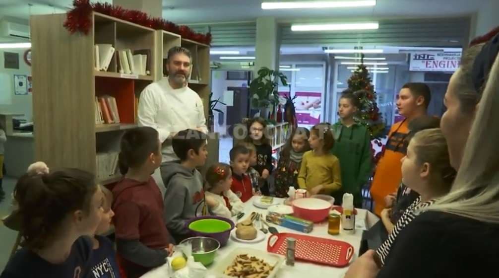 Francezi mëson fëmijët kosovarë të gatuajnë (VIDEO)