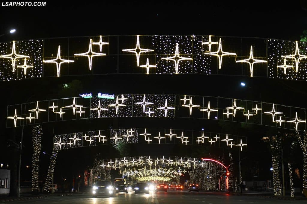 Atmosfera e festave të fundvitit në Tiranë