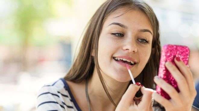 Gjashtë truqe bukurie që çdo vajzë adoleshente duhet t'i mësojë