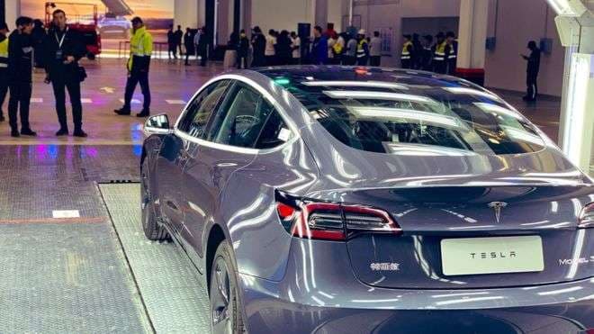 Tesla sjell makinat e para të prodhuara në Kinë