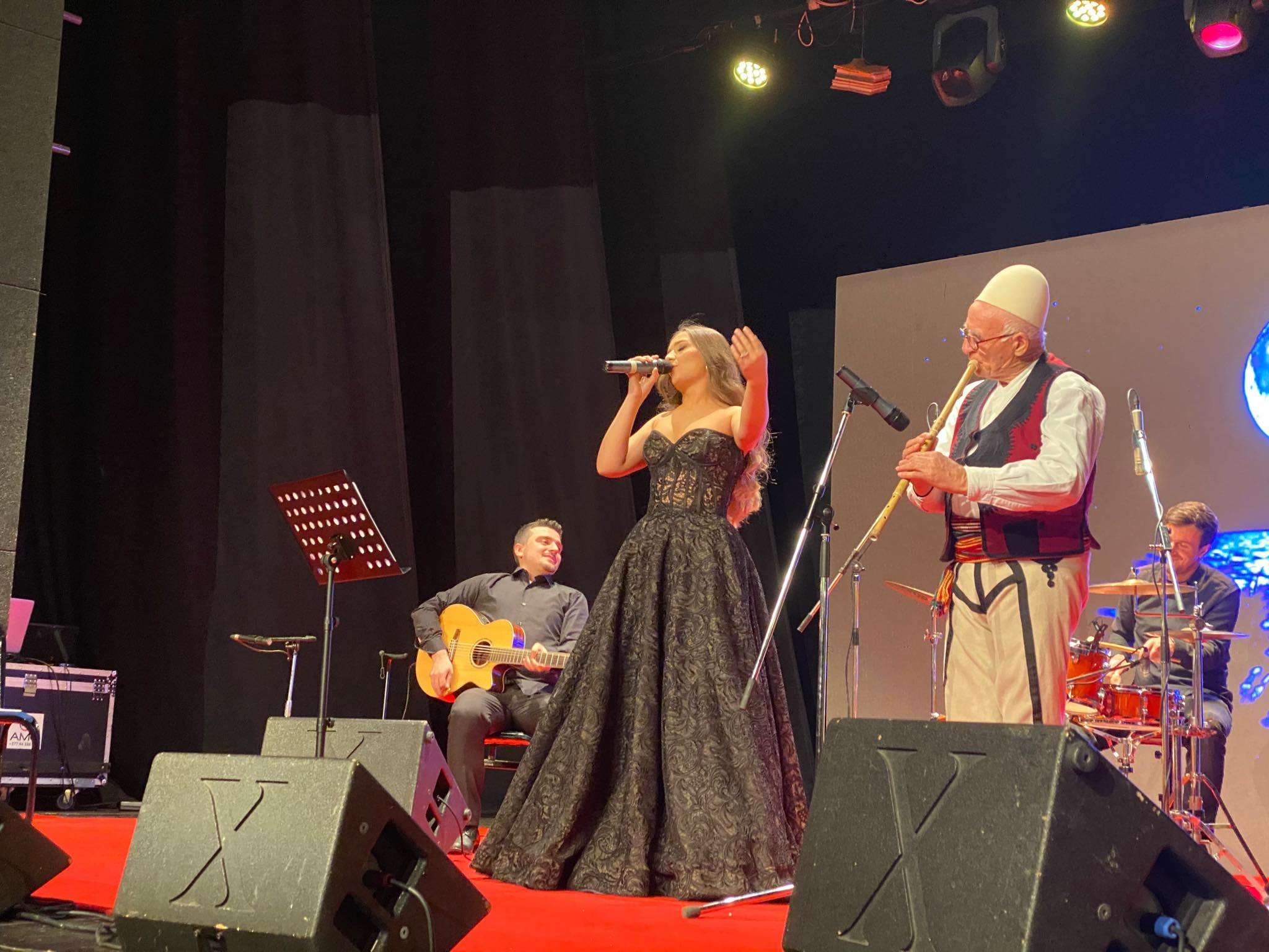 Solistja Jehona Lumi mban koncertin e parë recital (VIDEO)